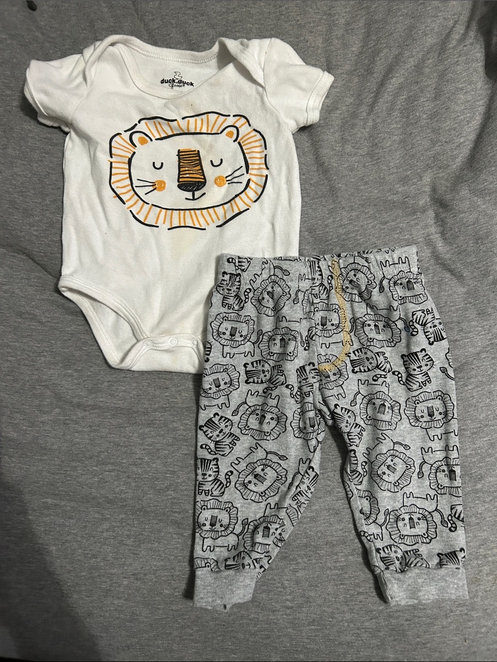 duck & cover White Lion Graphic Baby Matching Set